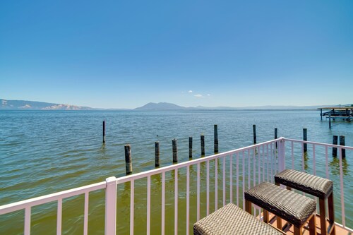 Lovely Lakeport Retreat w/ Smart TV: Walk to Pier!