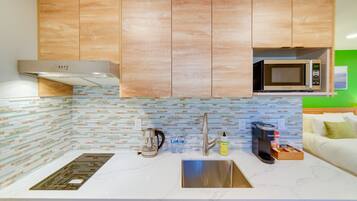 Microwave, oven, kompor, dan blender