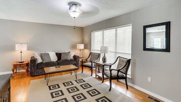 House (3 Bedrooms) | Front of property