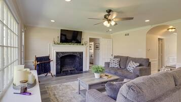 House (3 Bedrooms) | Interior