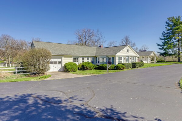 House (3 Bedrooms) | Exterior