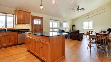 單棟房屋 (2 Bedrooms) | 內部