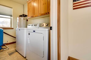 House (2 Bedrooms) | Interior