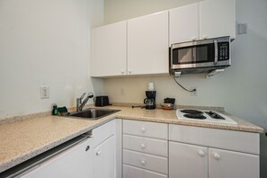 Interior - Breezy Naples Studio w/ Resort-style Perks! (Naples)