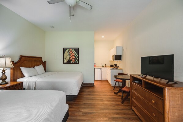 Interior - Breezy Naples Studio w/ Resort-style Perks! (Naples)