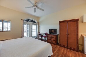 Apartment (0 Bedroom) | Interior