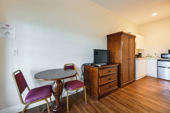 Interior - Sunny Naples Escape w/ Heated Community Pool! (Naples)