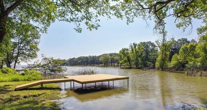 Dock & Fire Pit: Lake Tawakoni Vacation Rental!