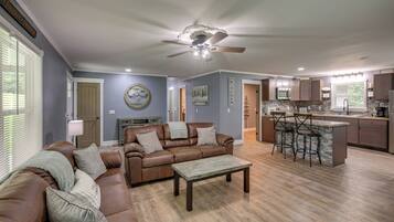 House (4 Bedrooms) | Interior