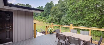 Serene Bryant Retreat w/ Private Hot Tub!