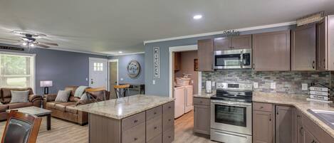 House (4 Bedrooms) | Interior