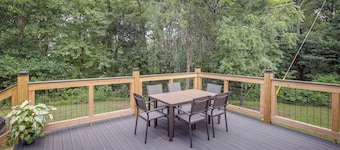 Serene Bryant Retreat w/ Private Hot Tub!