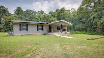 House (4 Bedrooms) | Front of property