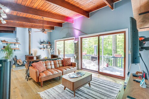 'alpine House' Modern Delevan Cabin on 2 Acres