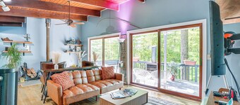 'alpine House' Modern Delevan Cabin on 2 Acres