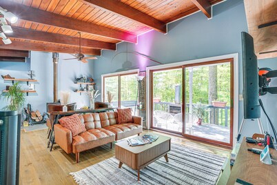 'alpine House' Modern Delevan Cabin on 2 Acres