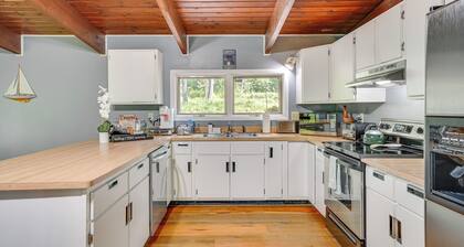 'alpine House' Modern Delevan Cabin on 2 Acres