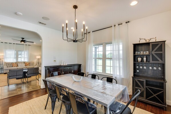 House (5 Bedrooms) | Interior - Spacious Wills Point Retreat w/ Pool & Pond! (Wills Point)