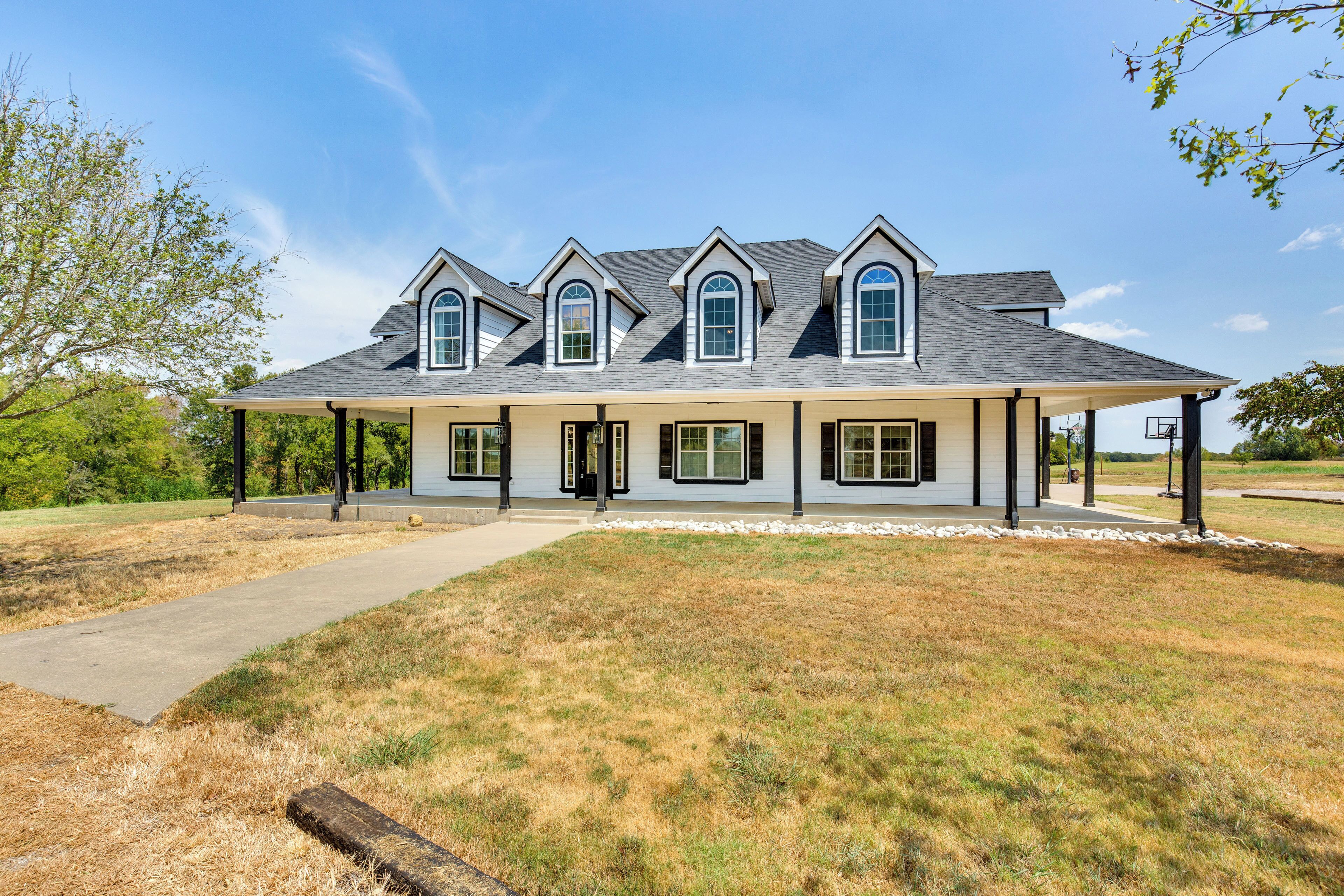 House (5 Bedrooms) | Front of property