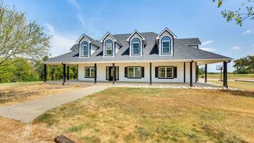 House (5 Bedrooms) | Front of property