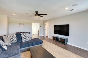 House (5 Bedrooms) | Interior