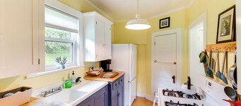 Pet-friendly Maine Cottage By Northern Bay