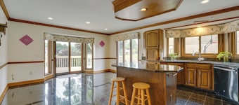 Lakefront Shelby Twp Getaway w/ Swim Pond!