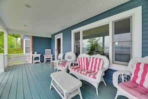 Interior - Lakefront Canandaigua Home w/ Dock & Kayak! (Canandaigua)
