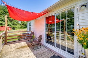 Interior - Near Blue Ridge Parkway: Ennice Home w/ Fire Pit (Ennice)