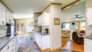House (3 Bedrooms) | Interior - Near Blue Ridge Parkway: Ennice Home w/ Fire Pit (Ennice)