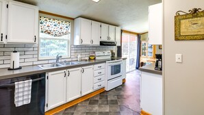 House (3 Bedrooms) | Interior - Near Blue Ridge Parkway: Ennice Home w/ Fire Pit (Ennice)