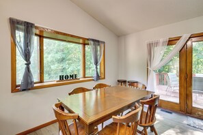 House (5 Bedrooms) | Interior