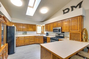 House (5 Bedrooms) | Interior