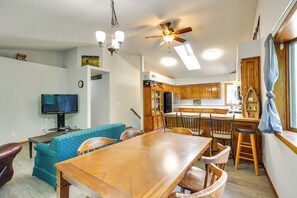 House (5 Bedrooms) | Interior