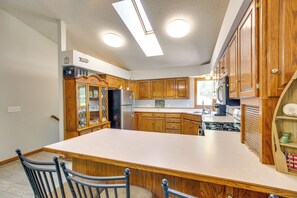 House (5 Bedrooms) | Interior
