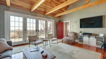 House (5 Bedrooms) | Interior