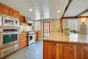 House (5 Bedrooms) | Interior