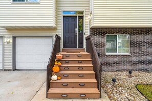 Exterior detail - Deerfield Home Rental w/ Fire Pit & Hot Tub! (Deerfield)