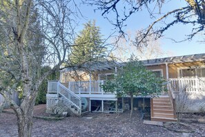 Apartment (1 Bedroom) | Interior - Great for Business Travelers! Peaceful Aloha Unit (Aloha)