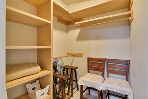 Apartment (1 Bedroom) | Interior - Great for Business Travelers! Peaceful Aloha Unit (Aloha)