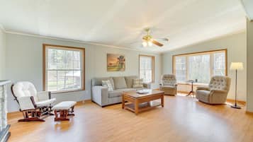 House (3 Bedrooms) | Interior