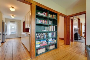 House (6 Bedrooms) | Interior