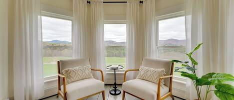 House (6 Bedrooms) | Interior