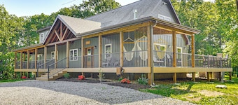 Pickleball Court & Fire Pit: Milton Cabin!