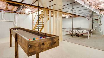 House (5 Bedrooms) | Interior