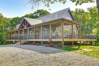 Pickleball Court & Fire Pit: Milton Cabin!