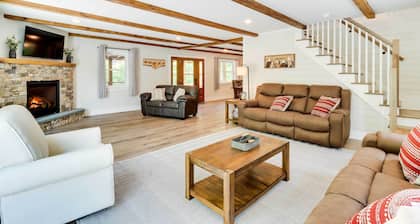Pickleball Court & Fire Pit: Milton Cabin!