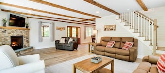 Pickleball Court & Fire Pit: Milton Cabin!