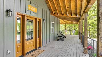 House (5 Bedrooms) | Interior