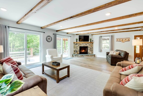 House (5 Bedrooms) | Interior